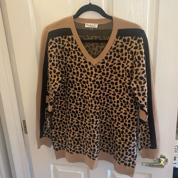 STYLELISt BY MICELA | Leopard print knit sweater,‎ size medium - EUC - Picture 1 of 9